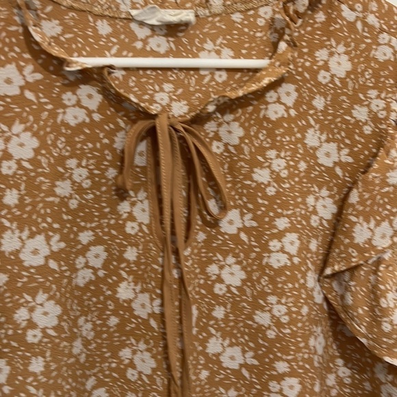Perch by Blu-Pepper floral ruffle sleeve top w/tie at neck. 2X - Picture 5 of 6